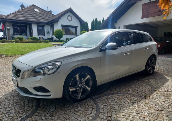 Volvo V60 cena 42400 przebieg: 149000, rok produkcji 2013 z Sejny małe 596